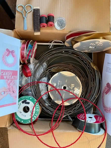 Photo of free DIY candy wreath kit (63130) #1