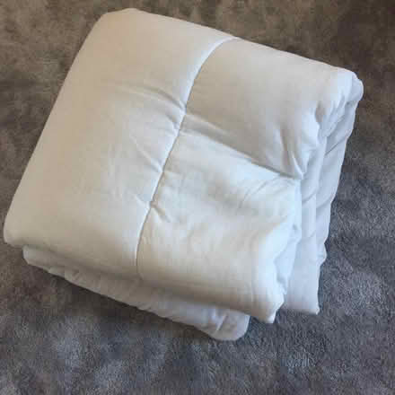 Photo of free Silent Night - Super King Sized 7.5 Tog Quilt - minimal use (Whiston Lane Ends L35) #1