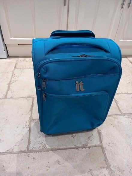 Photo of free Small Suitcase (EN7 Cheshunt) #2