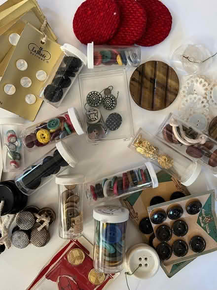 Photo of free buttons, lots of buttons (63130) #1