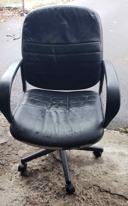 Photo of free office chair (Trend Arlington) #1