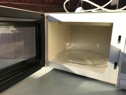 Photo of free Microwave oven ... active but old! (West Moors BH22) #2
