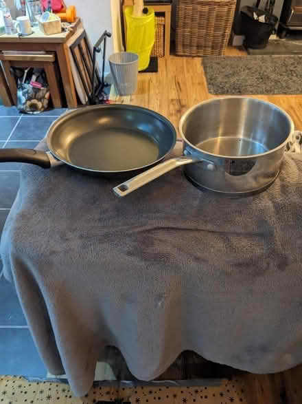 Photo of free Medium pan and frying pan (IP3) #1
