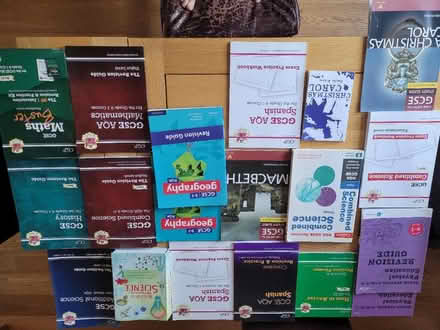 Photo of free GCSE Books (RH16) #1