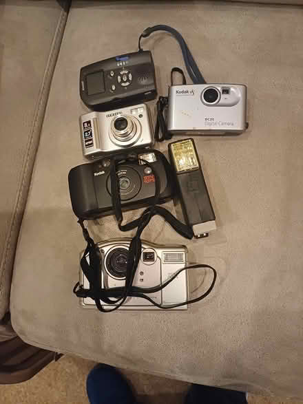 Photo of free Old Camaras and flash unit (surbiton KT6) #2