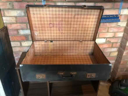 Photo of free Old fashioned suitcase (IP4) #3