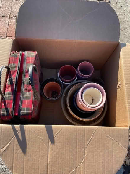 Photo of free pots, baskets, thermos kit, spices (Cambrian Park) #1