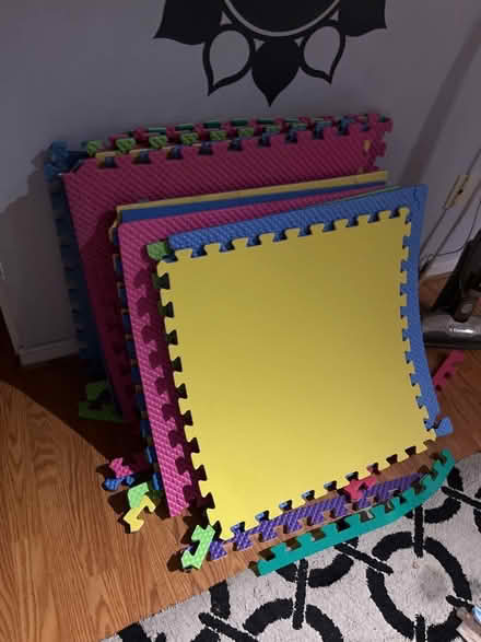 Photo of free Dollhouse and play mats (1st St & Veirs Mill Rd) #1