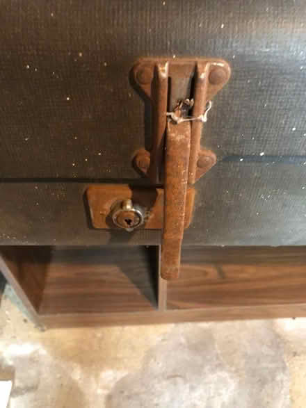 Photo of free Old fashioned suitcase (IP4) #4