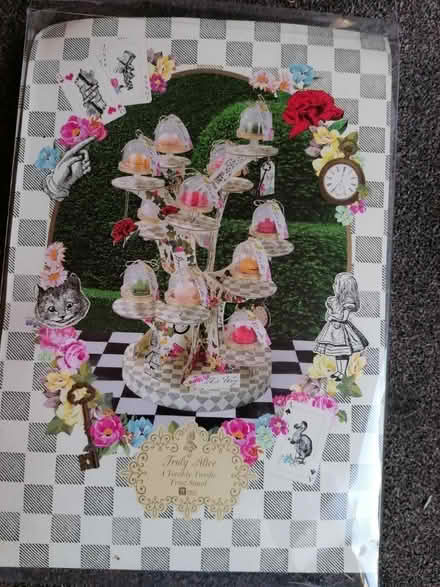 Photo of free Alice in Wonderland cake stand (Yaxley) #1