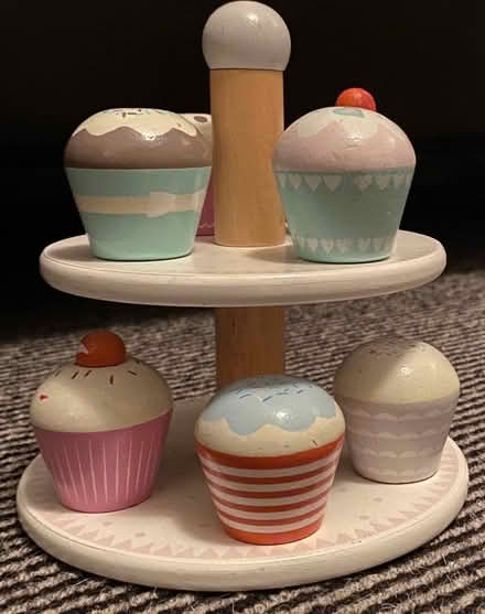 Photo of free GLTC Cake stand with cupcakes (Fairfield LA1) #1