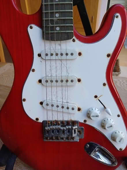 Photo of free Child's electric guitar. New Malden (New Malden KT3) #2