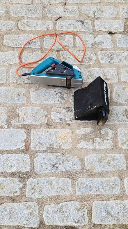Photo of free Black and decker planer (Ridgeway Dr & Ridgeway Rd) #1