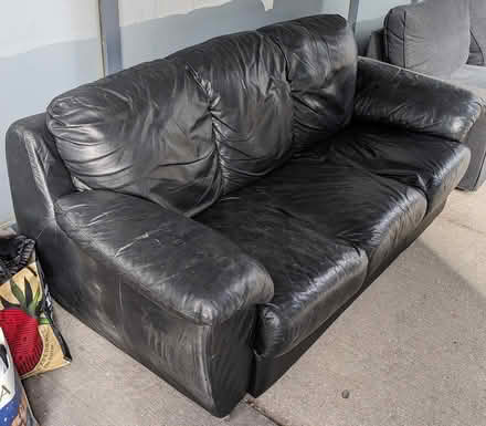 Photo of free Good condition black leather sofa (Toronto (downtown)) #2