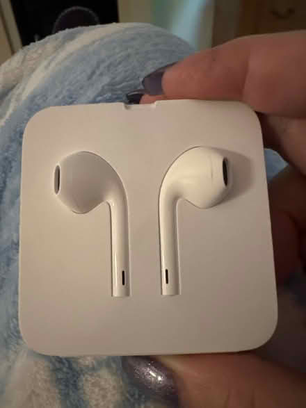 Photo of free iPhone headphones (Bury PE26) #1