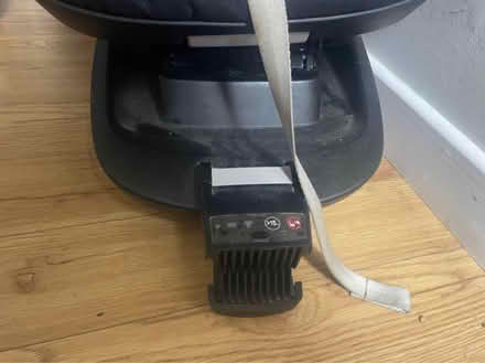 Photo of free Maxi Cosi isofix base and pearl (Winnersh RG41) #2