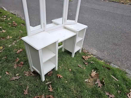 Photo of free Girls pottery barn kids vanity (Yonkers) #1