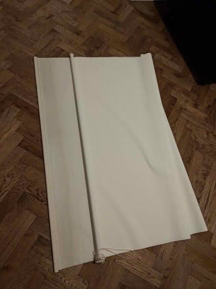 Photo of free White roller blind, 142cm x 180cm (SE24) #1