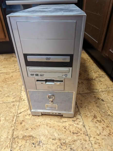 Photo of free Computer casing (Apsley HP3) #1