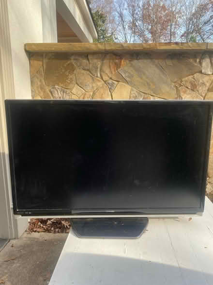 Photo of free Toshiba 48” working tv (Weddington) #2