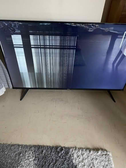 Photo of free BROKEN/CRACKED screen 55inch Hisense TV (Ravenscourt Park W6) #4