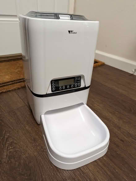 Photo of free Automatic cat feeder (Kent West Hill) #1