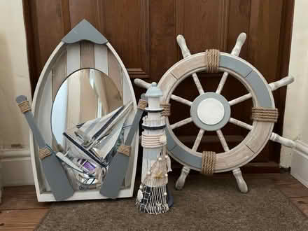 Photo of free Decorative bathroom mirror set (Golden Triangle NR2) #1
