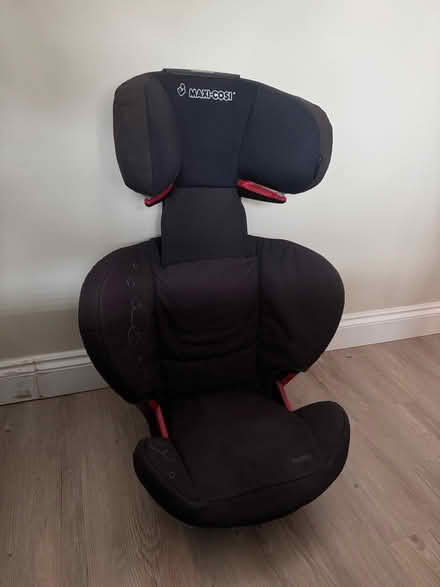 Photo of free Maxi Cosi Rodifix ISOFIX car seat (KT3 New Malden) #1