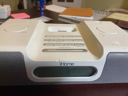 Photo of free iHome iPod clock radio (Orléans) #3