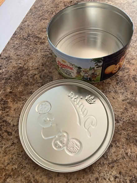 Photo of free Cookie tin (Hunt Club) #2