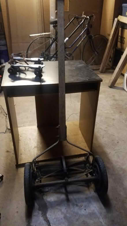 Photo of free Desk (Ashland and River Street) #1