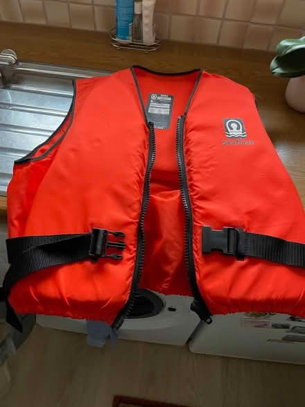 Photo of free Buoyancy jacket for surfing/sailboarding etc. (Kinnoull PH2) #2