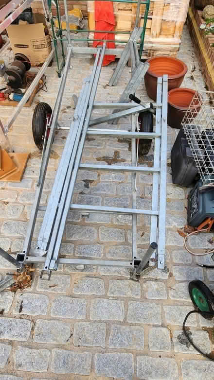 Photo of free Henchman wheeled platform (Ridgeway Dr & Ridgeway Rd) #1