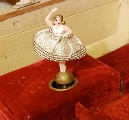 Photo of free Vintage jewellery box (Market Lavington SN10) #4