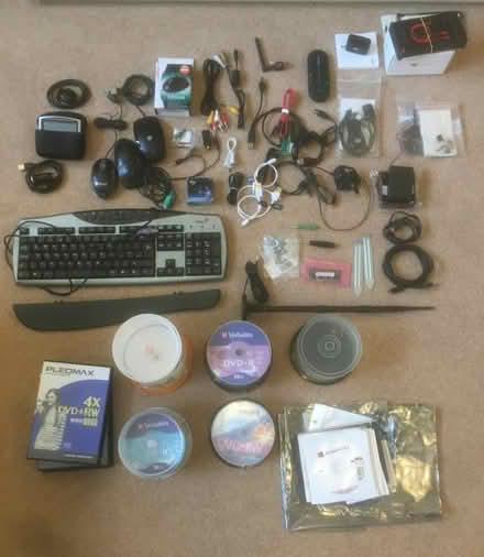 Photo of free PC related bits (Shevington Vale WN6) #1