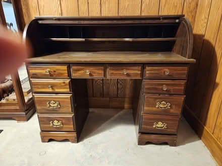 Photo of free Secretary desk (Between Elgin and St Charles) #1