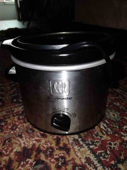 Photo of free 2qt ceramic slow cooker (Upper beaches) #1