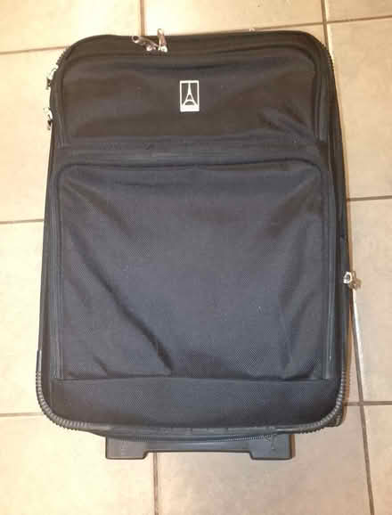 Photo of free Suitcase Carry On Size (l1k ob5) #1