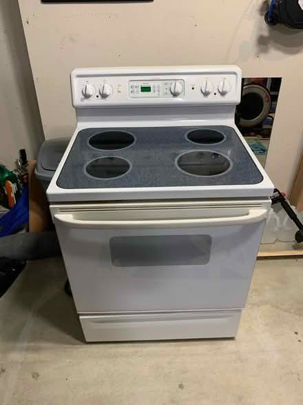 Photo of free GE Spectra 30” Free-Standing Range (Elephants Fork) #1
