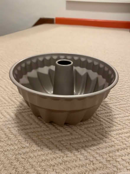 Photo of free Small Bundt tin (CR0) #2