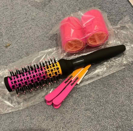 Photo of free Hair brush, clips and rollers (Odd Down) #1