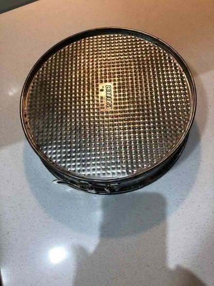 Photo of free Cake Tin 24cm / 9 inch Diameter (St Margarets TW1) #4