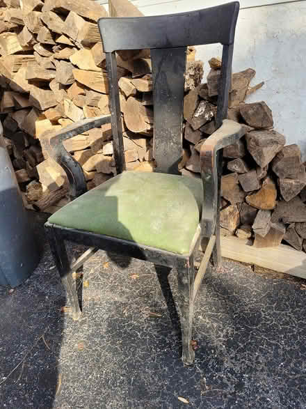 Photo of free Antique chair (Middletown Township) #1