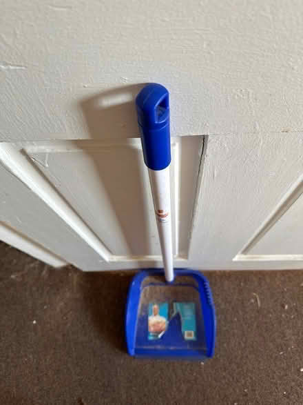 Photo of free Stand up dust pan (Price Hill) #1