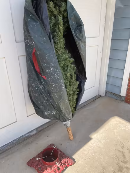 Photo of free 6-7 ft artificial Christmas tree (Citrus and Mountain View) #2