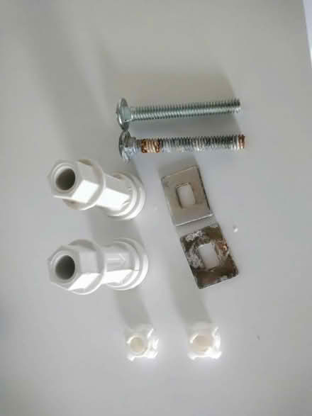 Photo of free White toilet seat & fixings (North Tonbridge, TN10) #4