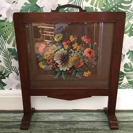 Photo of free Vintage Wood Fire Screen w Taoestry (CV22 Bilton) #3