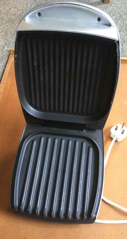 Photo of free George Forman grilling machine (Riddlesdown CR8) #2
