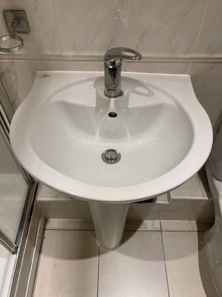 Photo of free Basin (Littlehampton BN17) #1