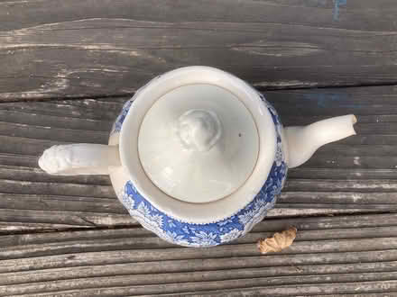 Photo of free Vintage teapot with cracked spout (Mill Valley) #2